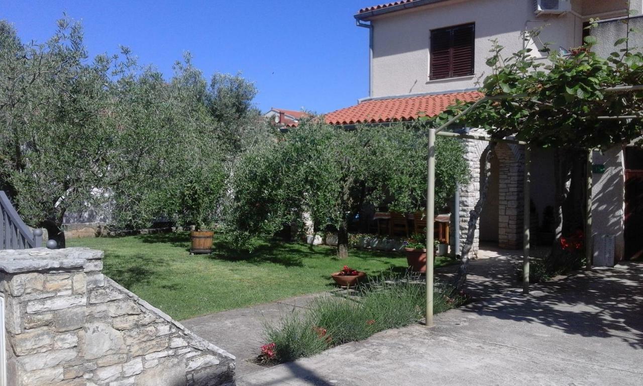 Apartments Anica Pula Exterior photo